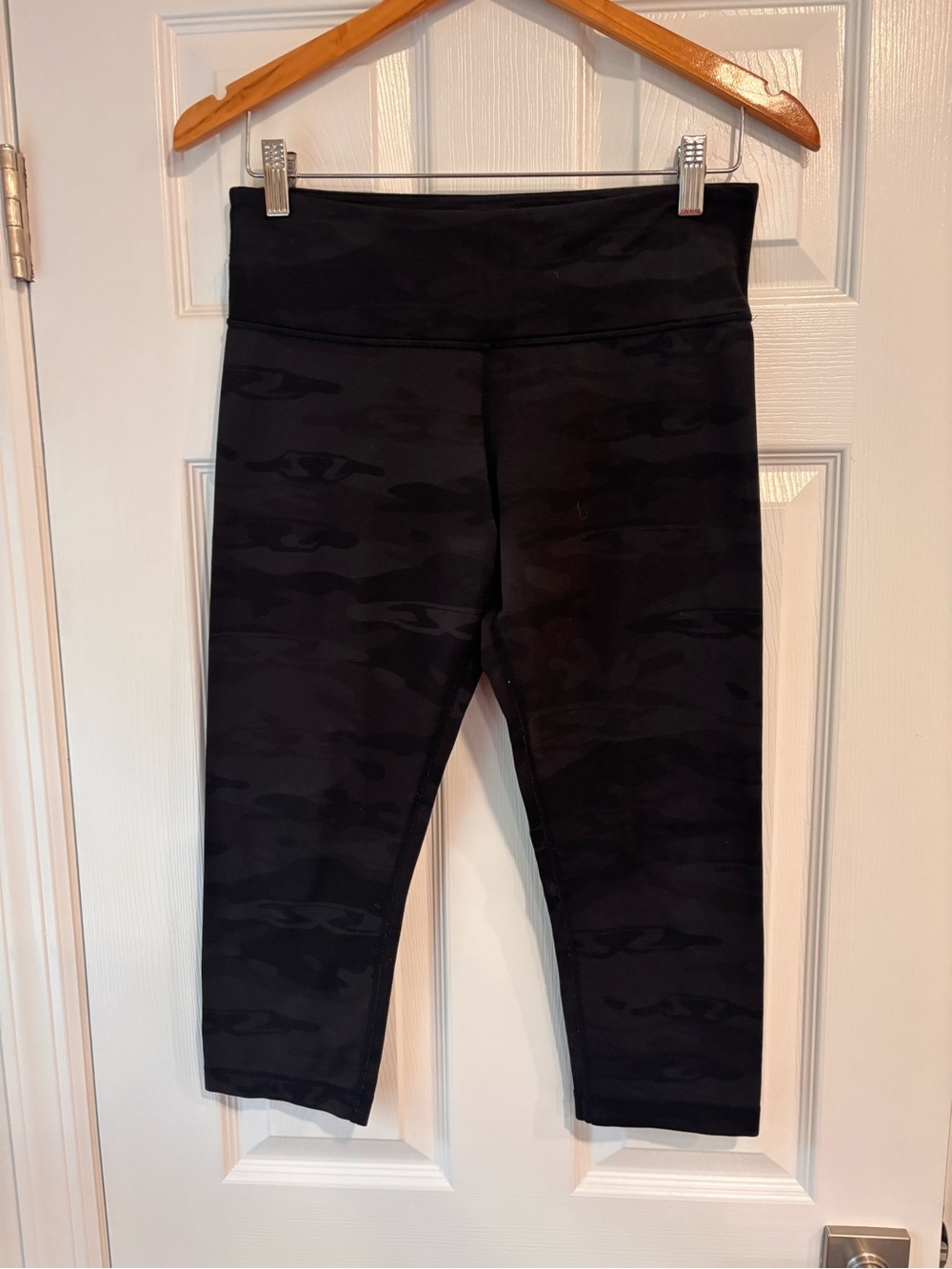 Lululemon black animal print leggings size 8